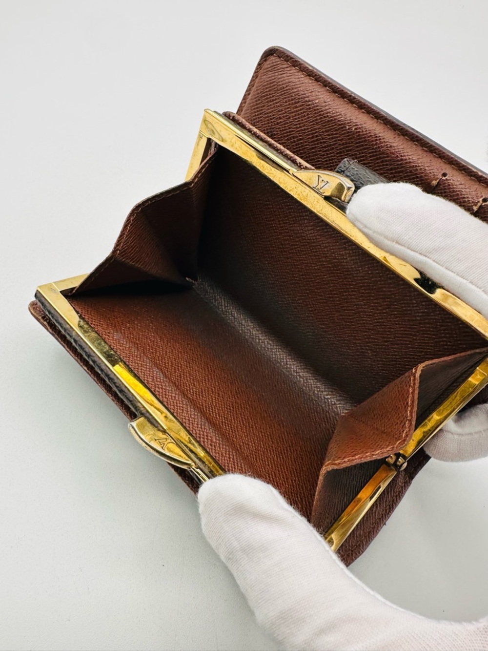 Louis Vuitton Kisslock Wallet - Picture 16 of 16